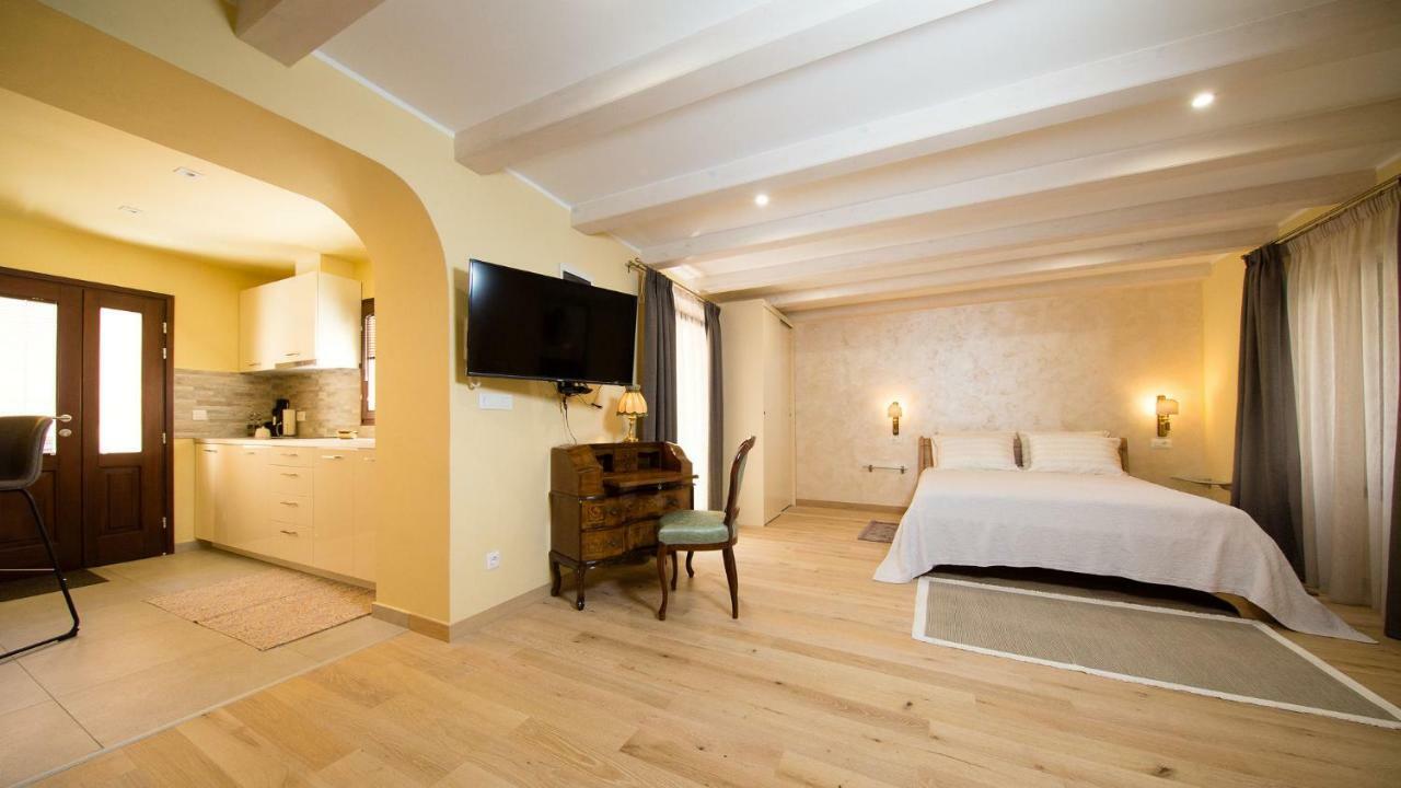 Apartment C&s *