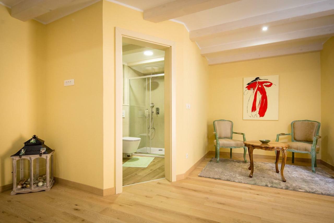 Apartment C&s